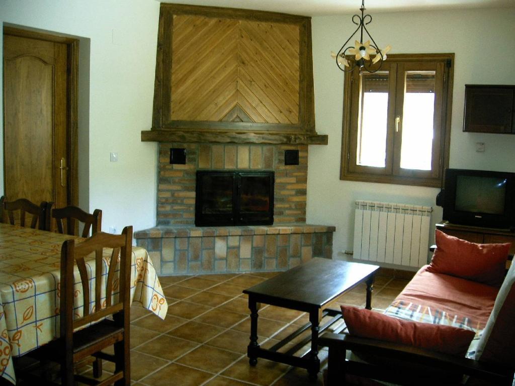 Apartamentos Arcos de Solana Vilas del Turbon Bagian luar foto